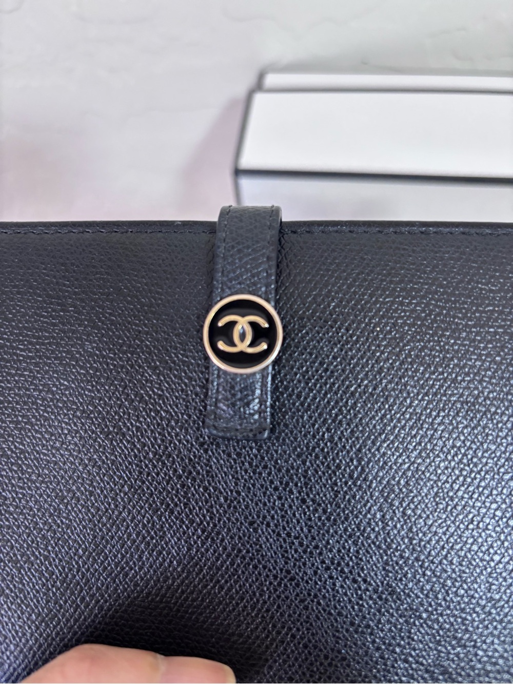 CHANEL Black Continental Wallet with Gold CC Snap - Picture 5 of 15